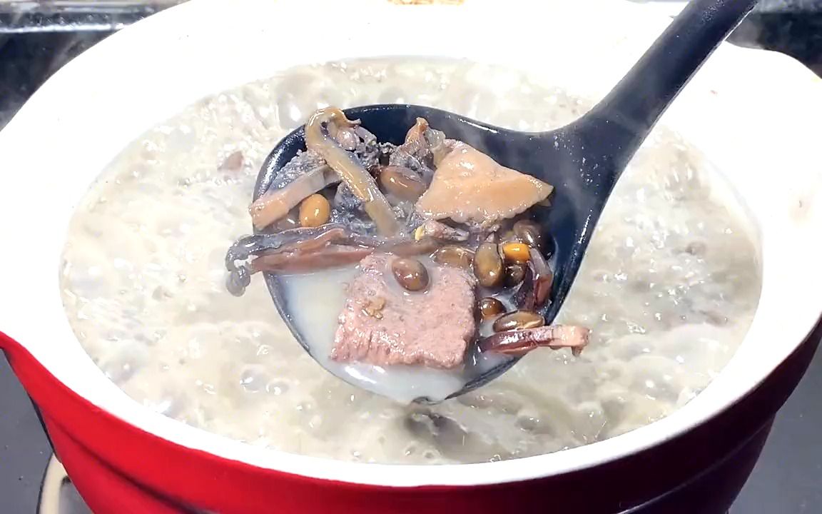 冬天要多喝汤,墨鱼排骨河蚌汤这样做,鲜香浓郁,美味营养又健康