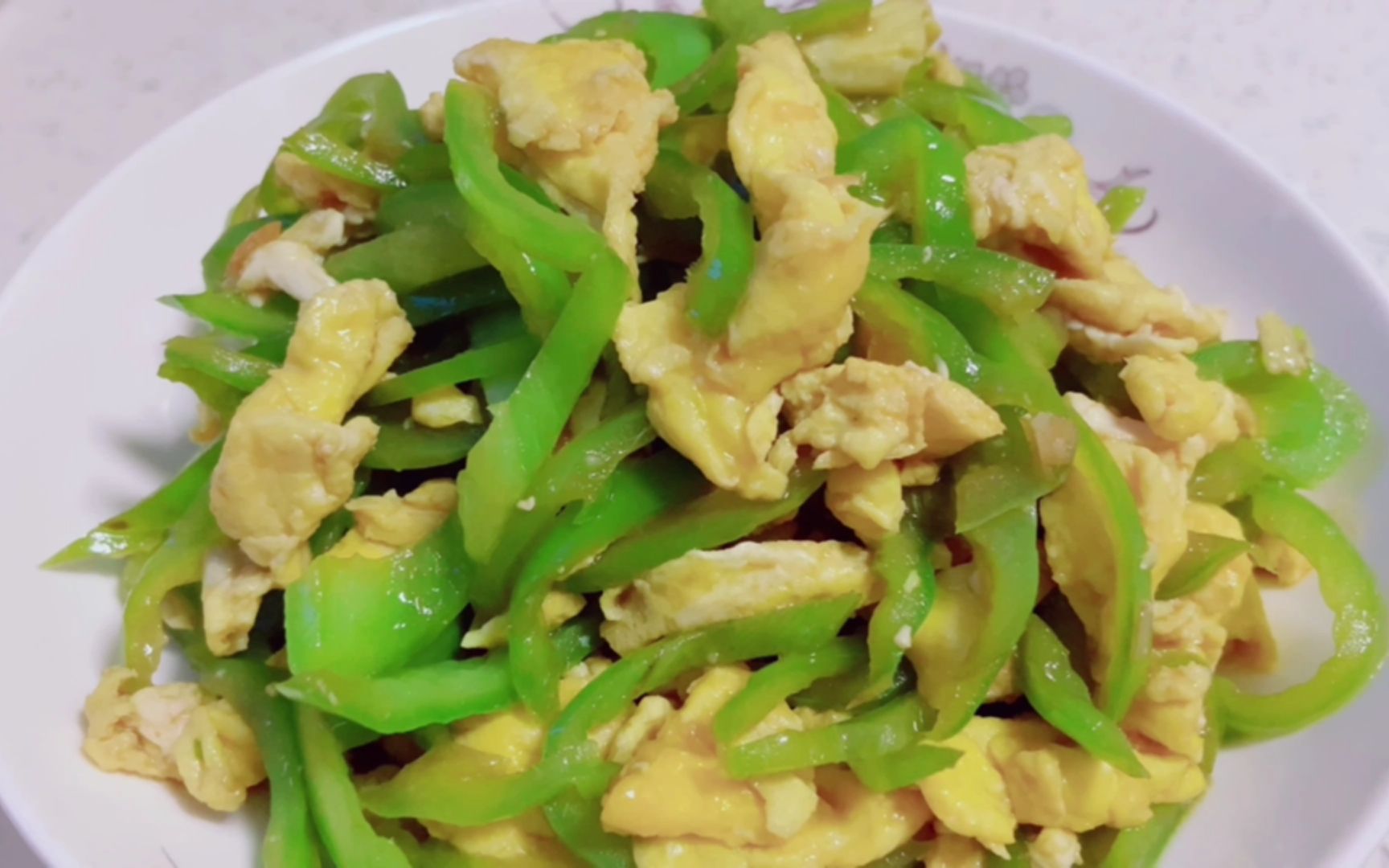 尖椒炒鸡蛋最好吃的做法,鲜香滑嫩超下饭,大人孩子都喜欢吃