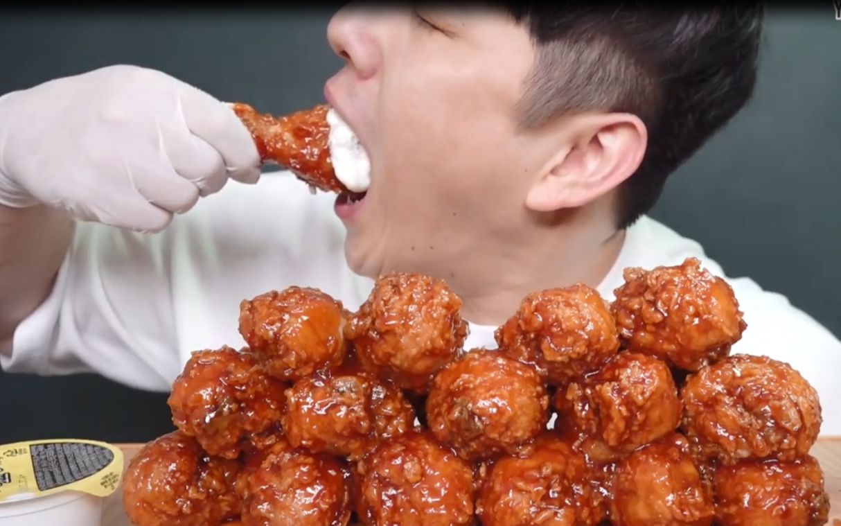 韩国小哥哥直接大口吃鸡腿大口喝可乐可乐肥宅真快乐_哔哩哔哩_bili