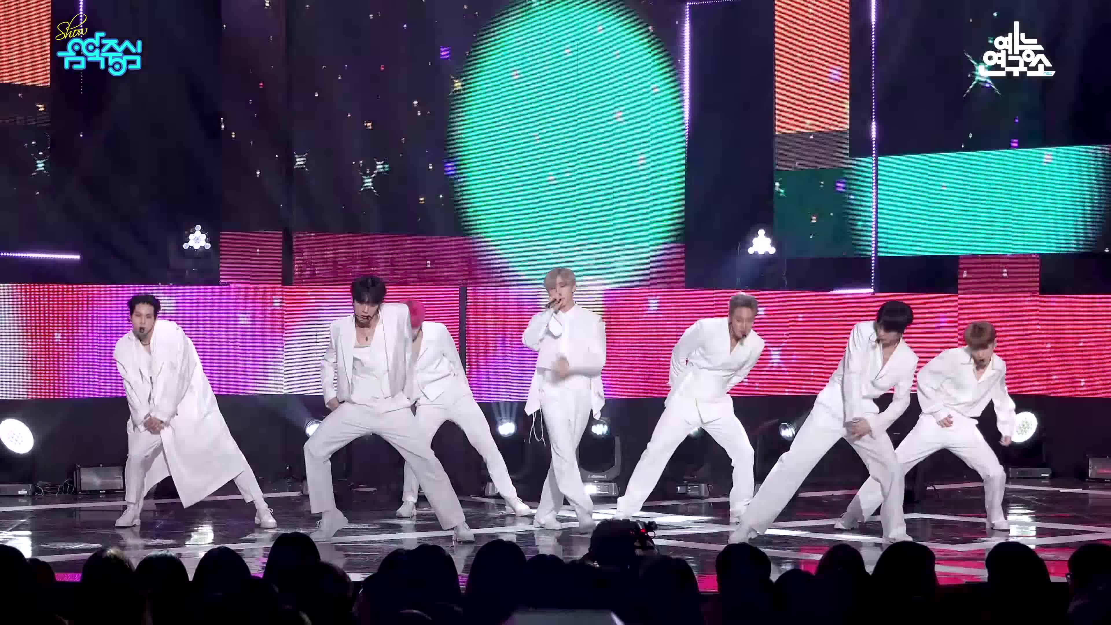 [图]MONSTA X - PLAY IT COOL - Show Music Core 20190223