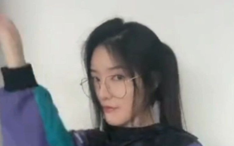 【清纯美女】交叉在微笑的背后 暗藏危险的轮廓哔哩哔哩bilibili