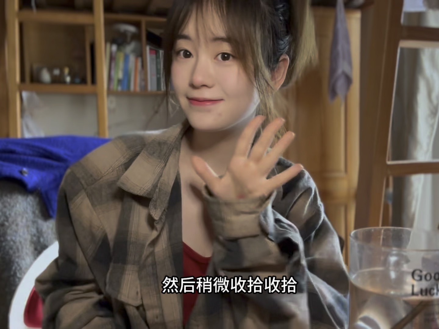 你的异地恋女友日常报备:自助早饭 游泳 按脚 美容院 美甲 萨萨