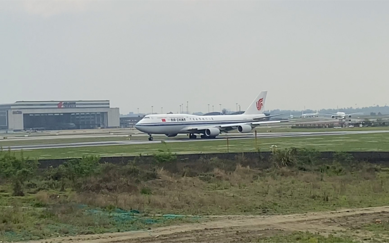 国航748,成都双流国际机场02l起飞