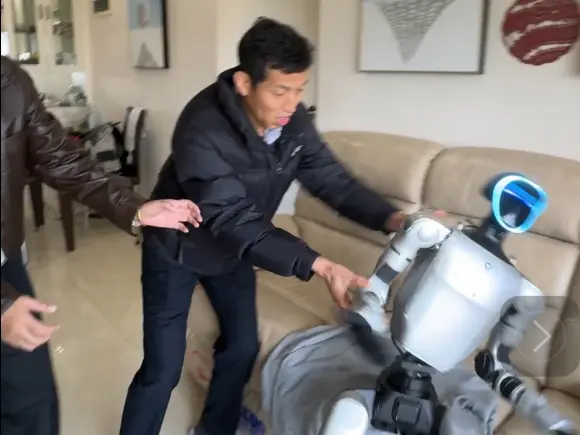 全家最聪明的人出现了….(给父母租了个机器养老)