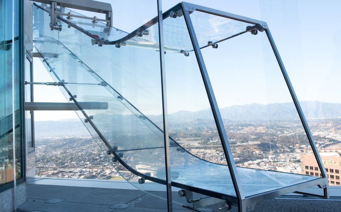 世界上最惊险的空中滑梯,距离地面305米,比玻璃栈道更刺激!