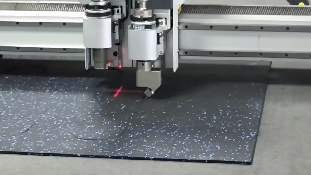 橡胶地板开槽切割,数控智能切割机