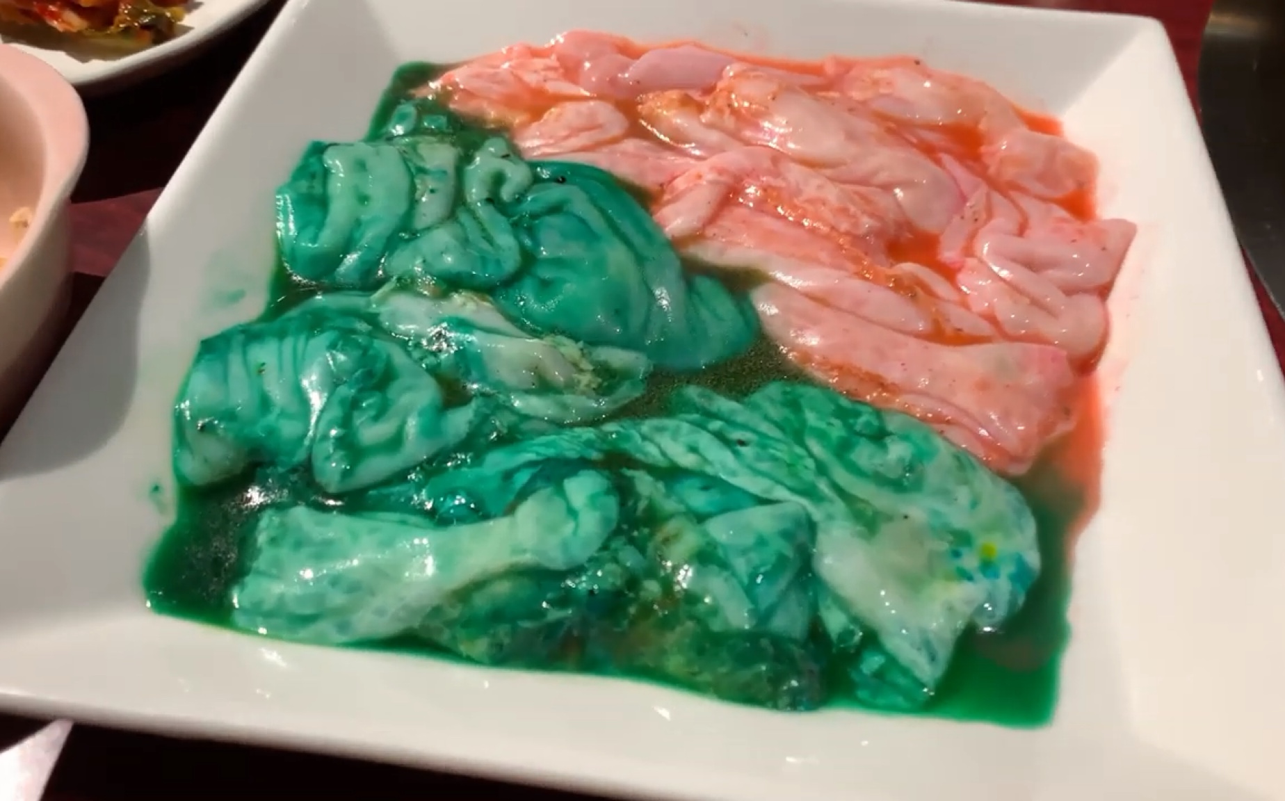 【大肠刺身就没有绿色的大肠就相当好吃】绿色的最好吃 红色的反而