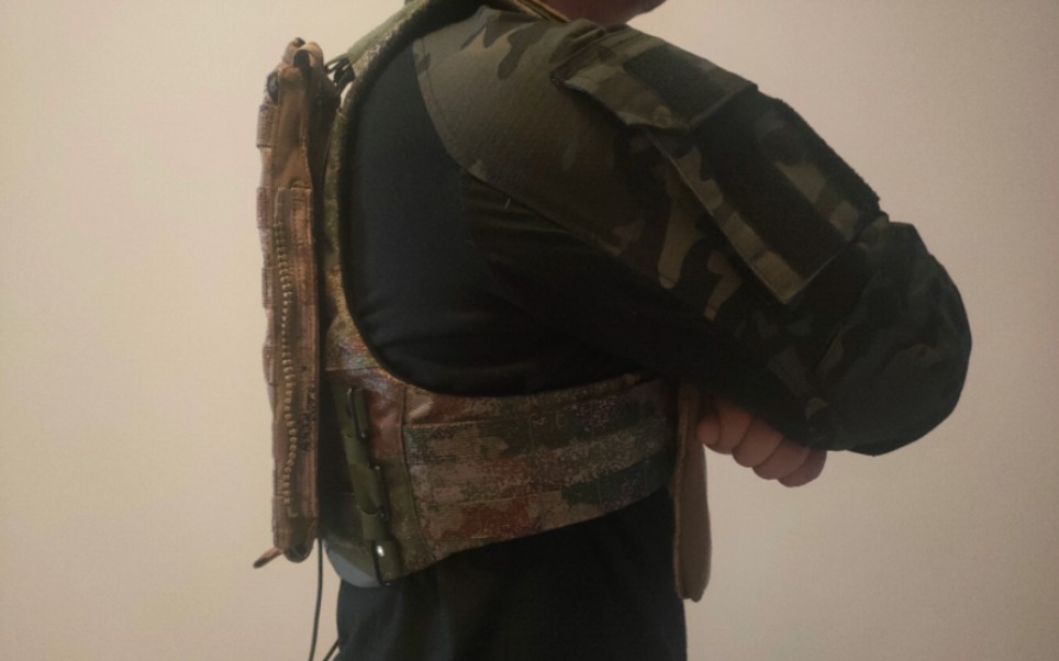 avs战术背心上身效果太棒了