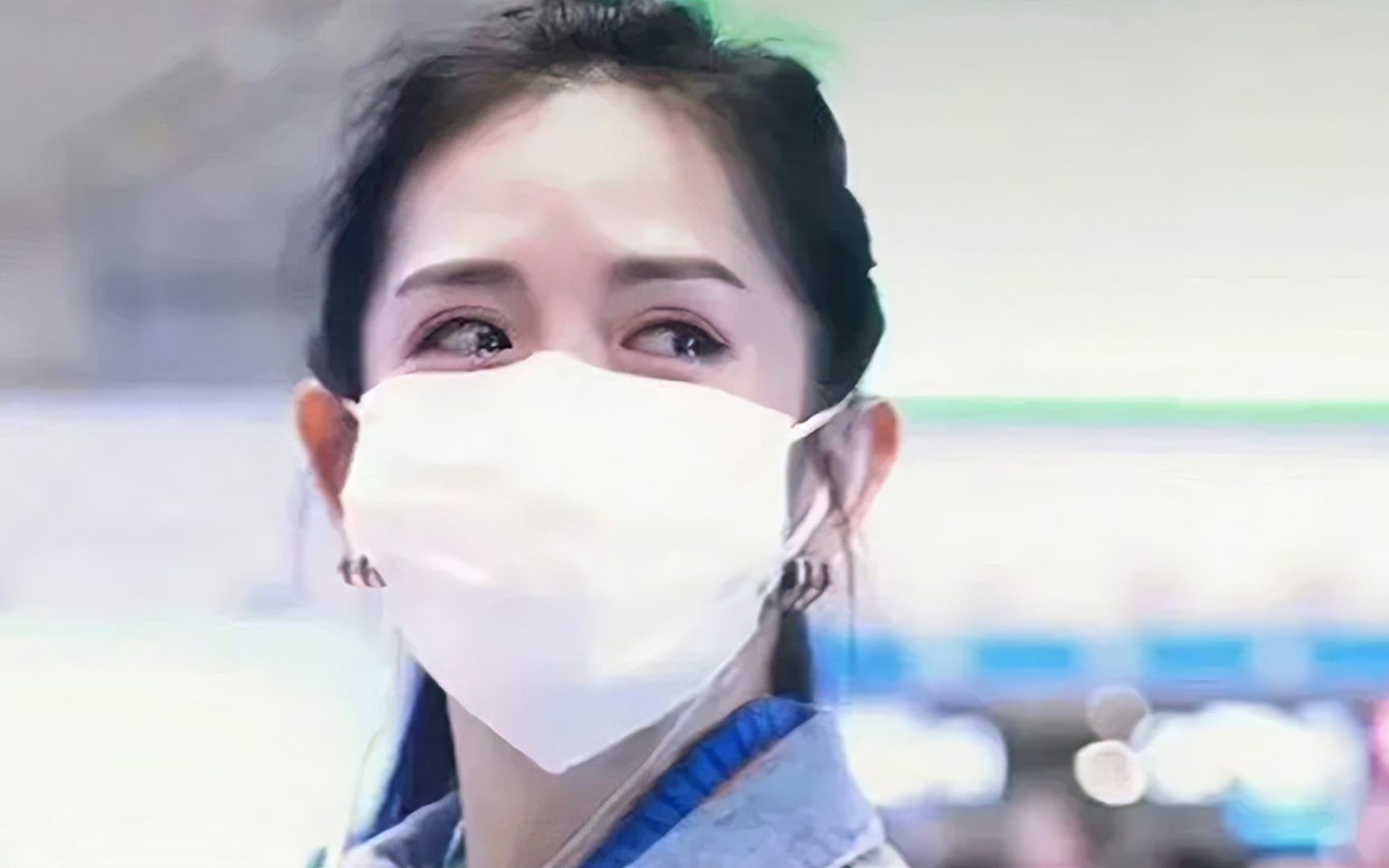 谢娜机场哭了冲上热搜,疑似受三公舞台影响,粉丝力挺"我爱你"