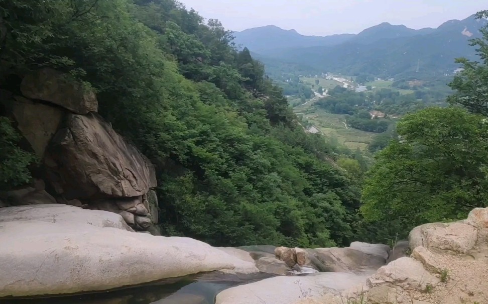 信阳又一处免费的景点老寨山,高山奇石还有瀑布,周边游的好去处