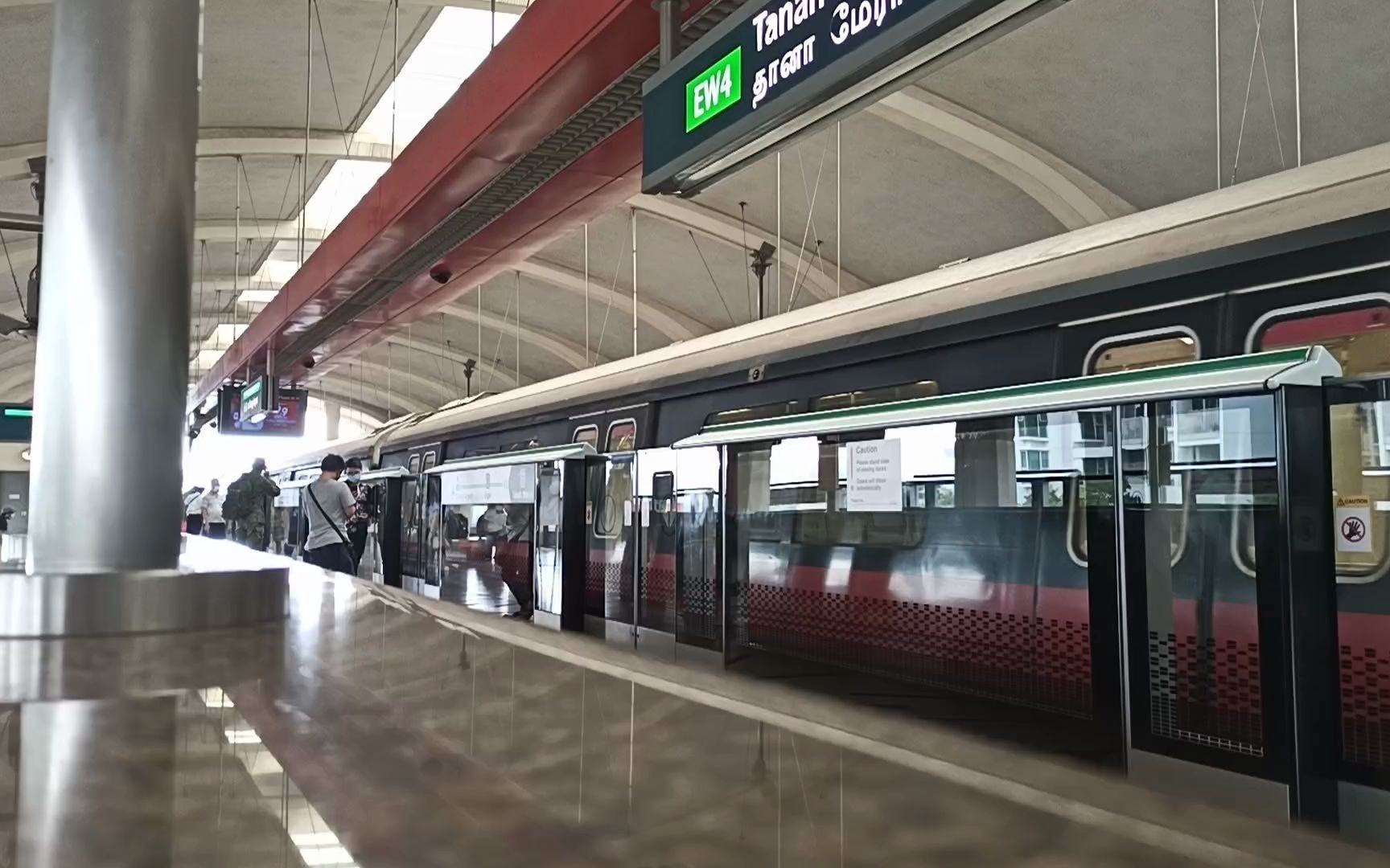 【新加坡地铁】 smrt 樟宜机场支线:川崎重工 c151 型列车驶入