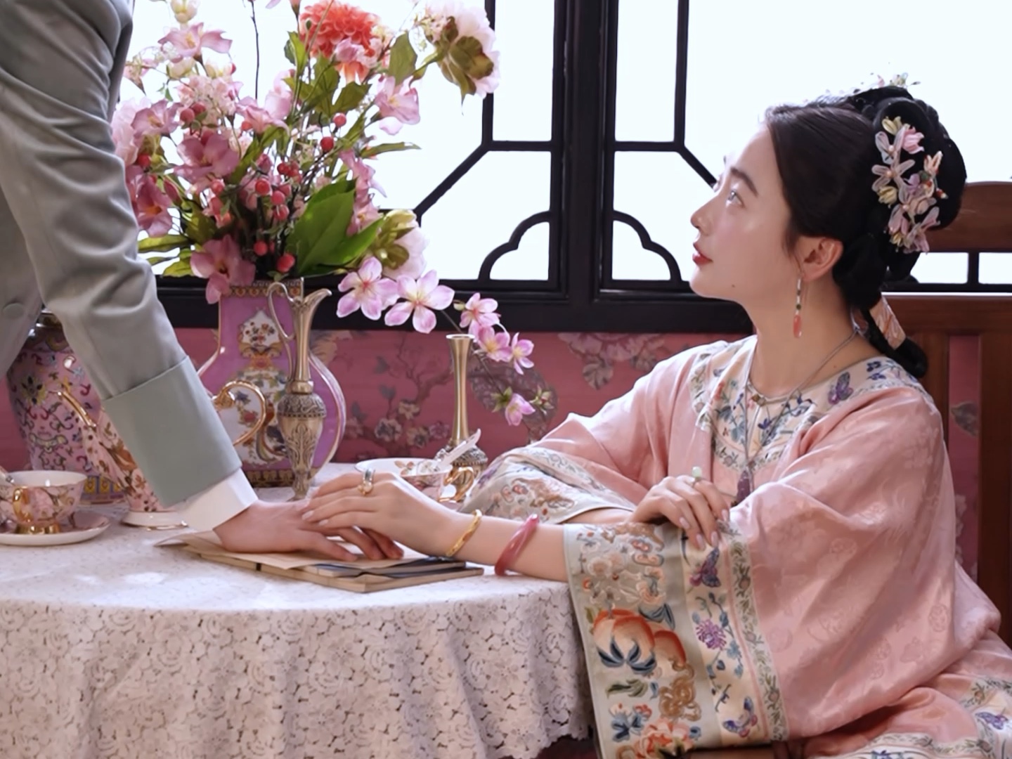 国风旗袍 妩媚优雅东方骨翩若惊鸿的东方之美94浓重的色彩道出无尽