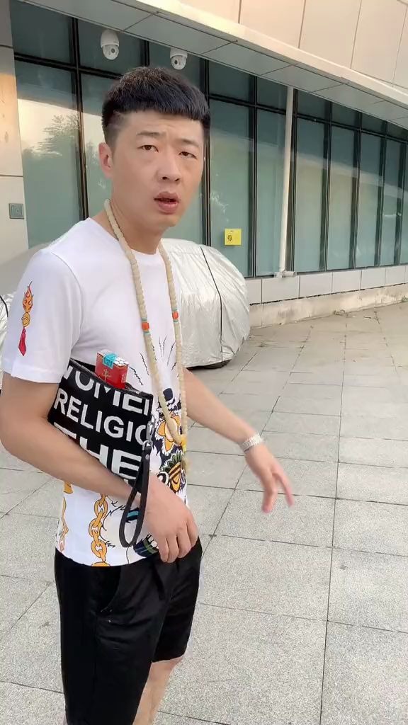 华子宇宙一你敢抢华子哥的华子