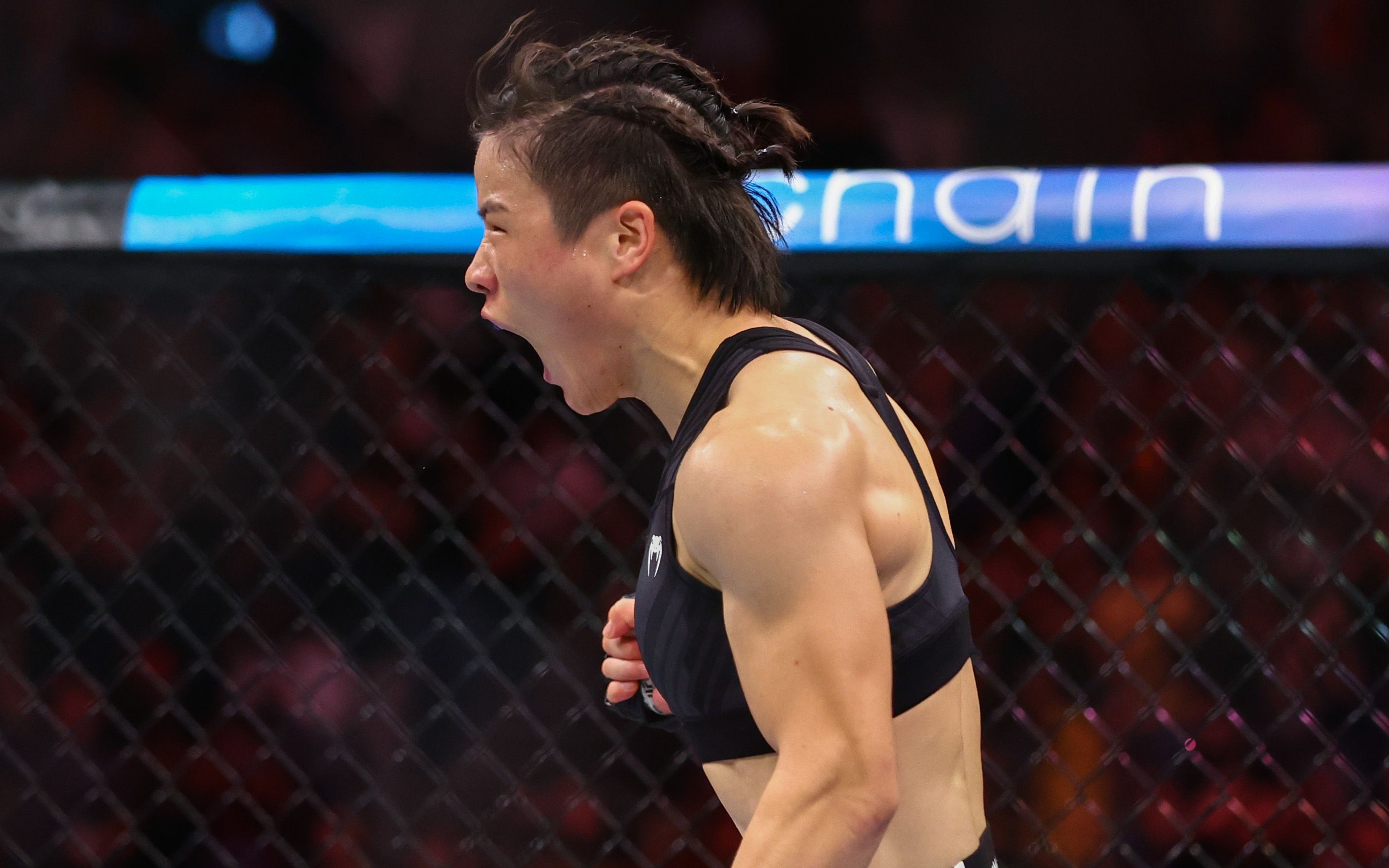 【UFC275】群情沸腾！张伟丽回身一击打挺乔安娜【独家视角】