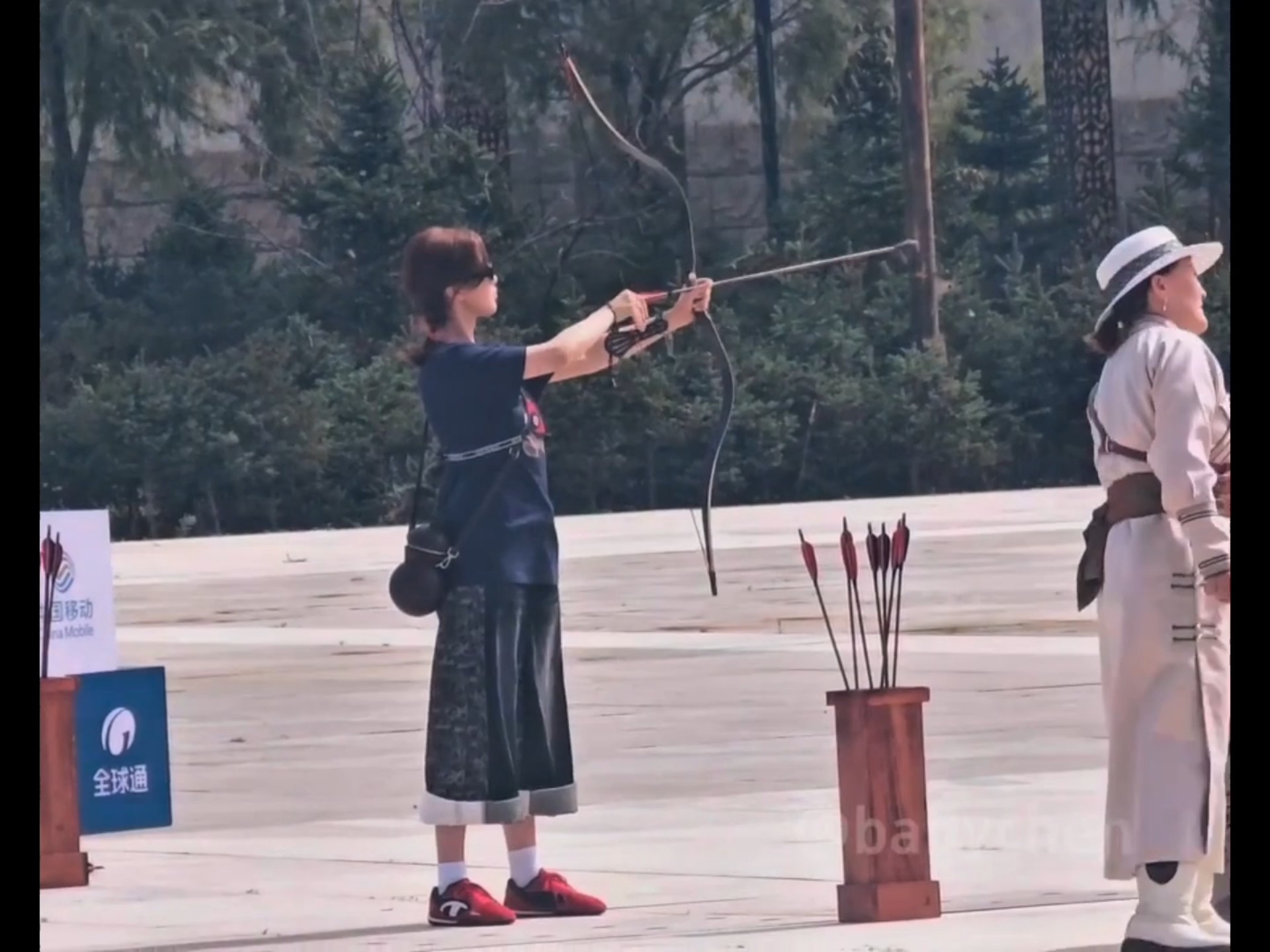 11杨超越《非来不可3》路透,不愧是学过射箭的,这一箭射中了我的心啊