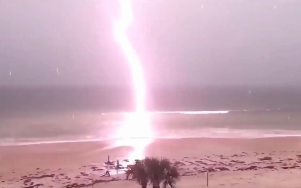 [图]【震撼】全球超级大闪打雷电霹地合集