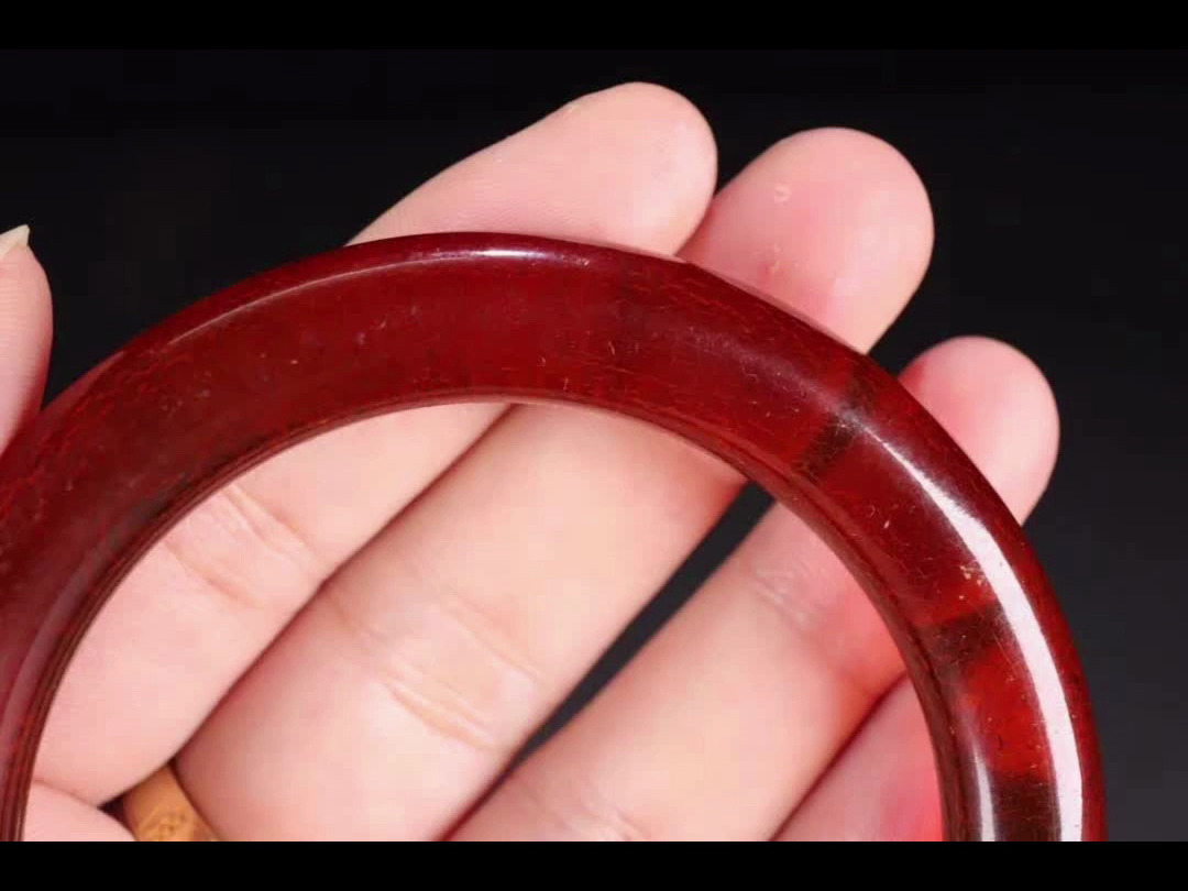 清代·琥珀圆条手镯