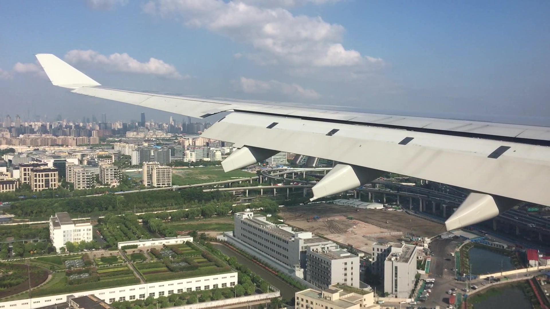 结尾真彩蛋南航a332e进近着陆虹桥机场左舷窗视角