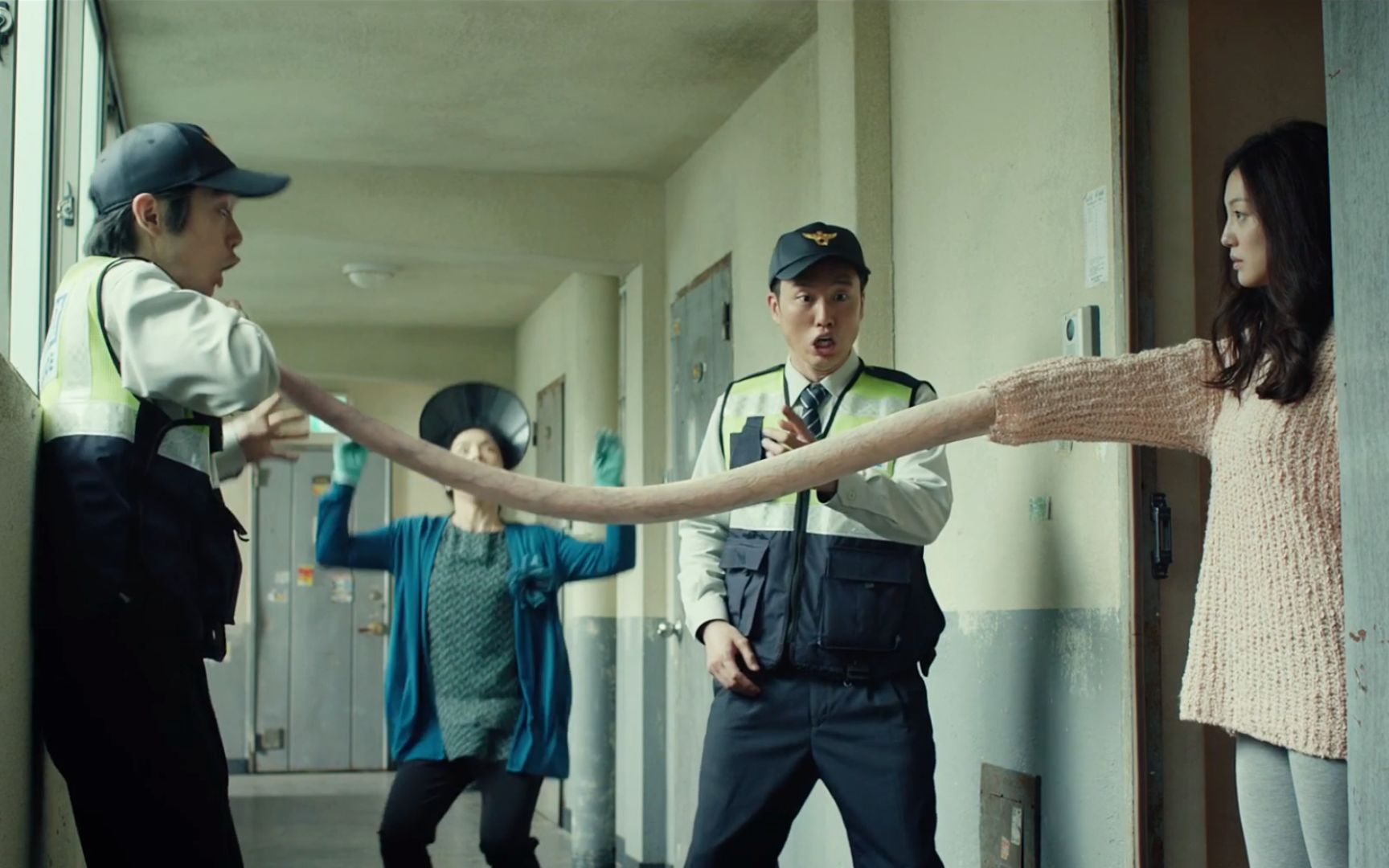 小区发生灵异事件,警局直接出动飞虎队,搞笑恐怖电影