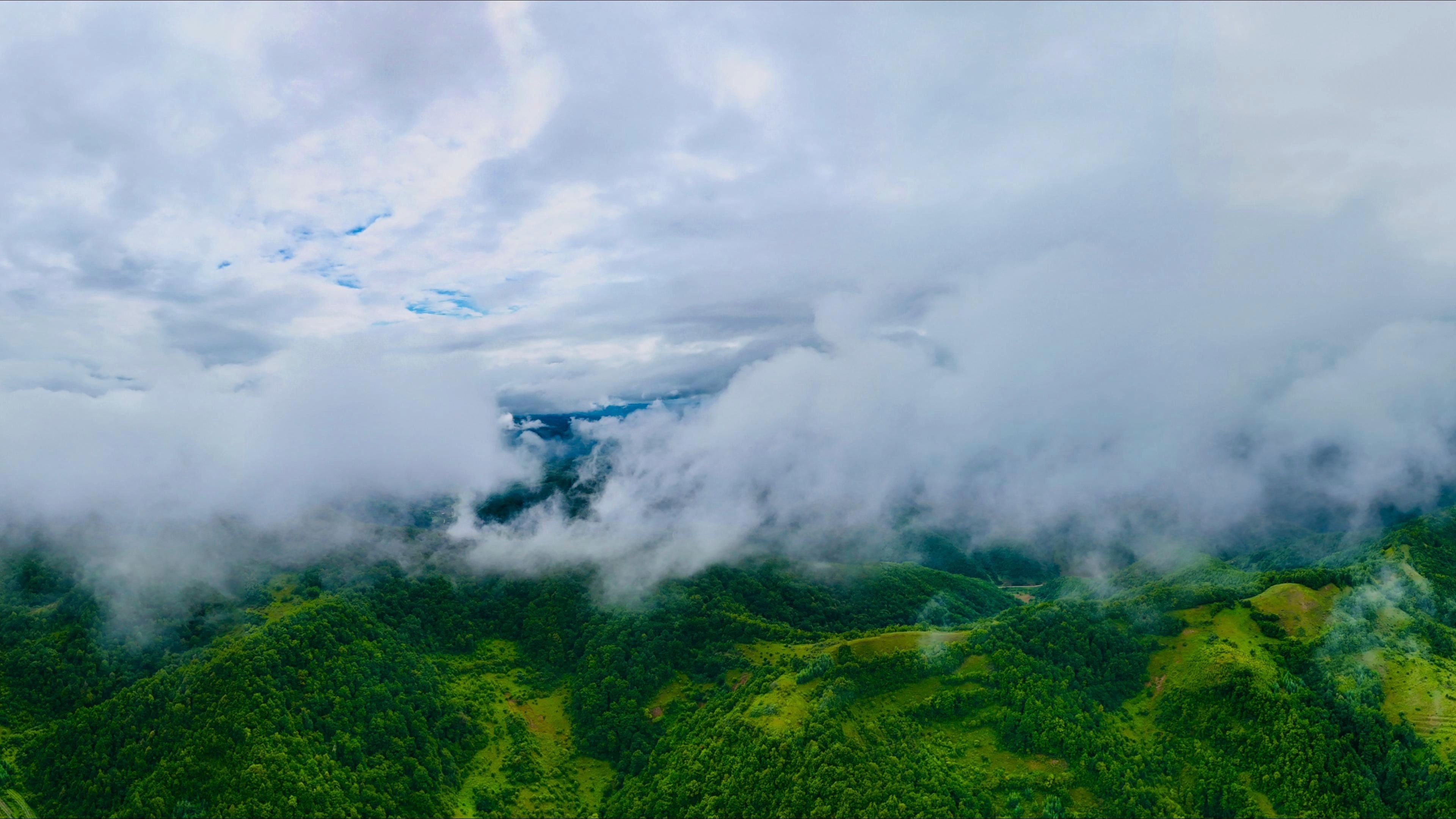【无人机】尝试在毛毛雨中穿越云海