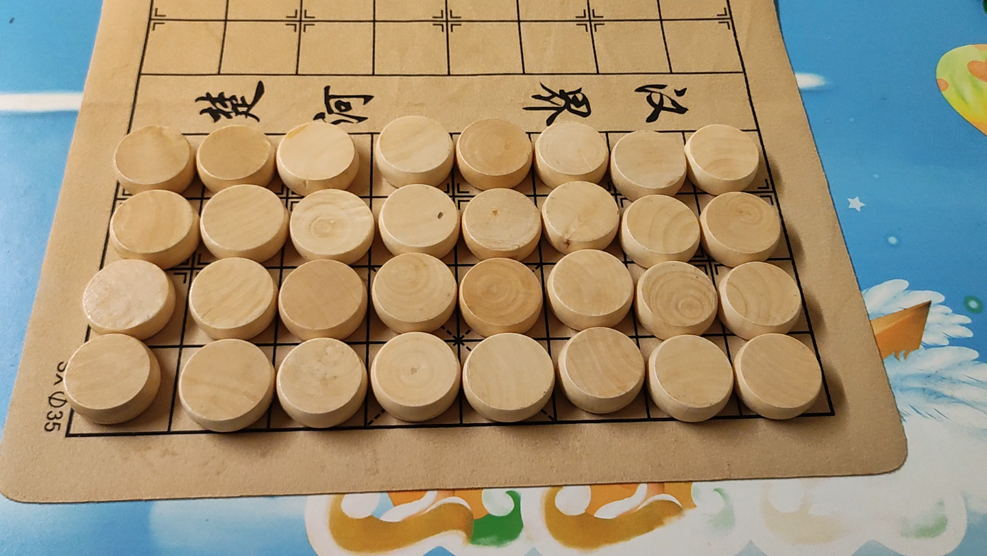 自創翻翻棋,波波鬥霸,玩法類似萬寧象棋,主打技能流