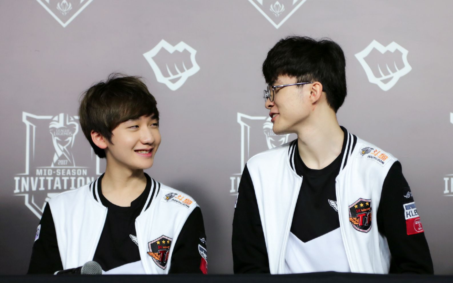 [图]Faker × Peanut | 匿名的好友 “我们不算多清白的朋友，也不是敞亮的爱人”