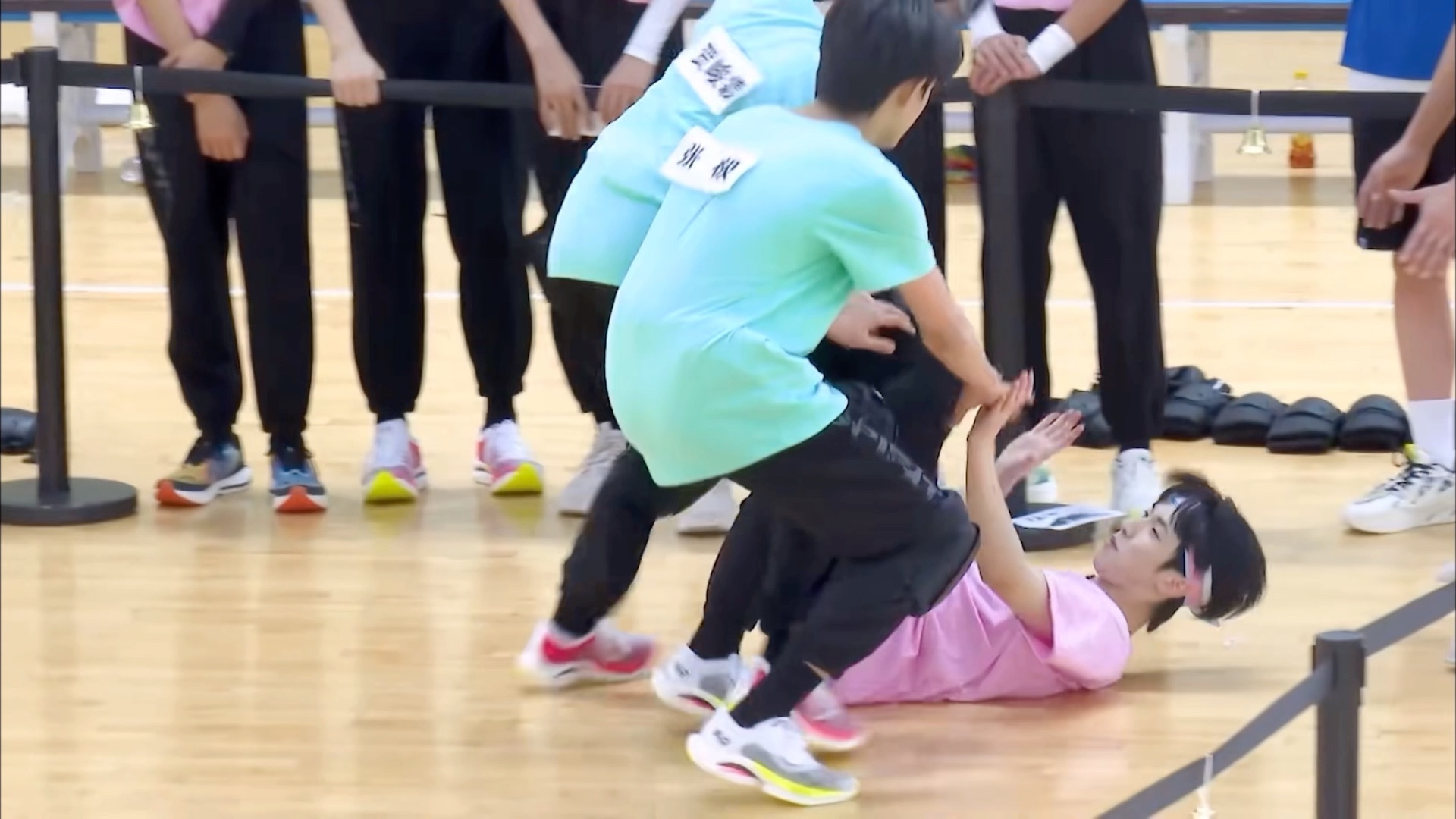 tf家族夏日运动会# 最精彩的部分表演赛撕名牌@时代少年团_哔哩吡哩