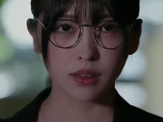 眼镜妹,又纯又欲