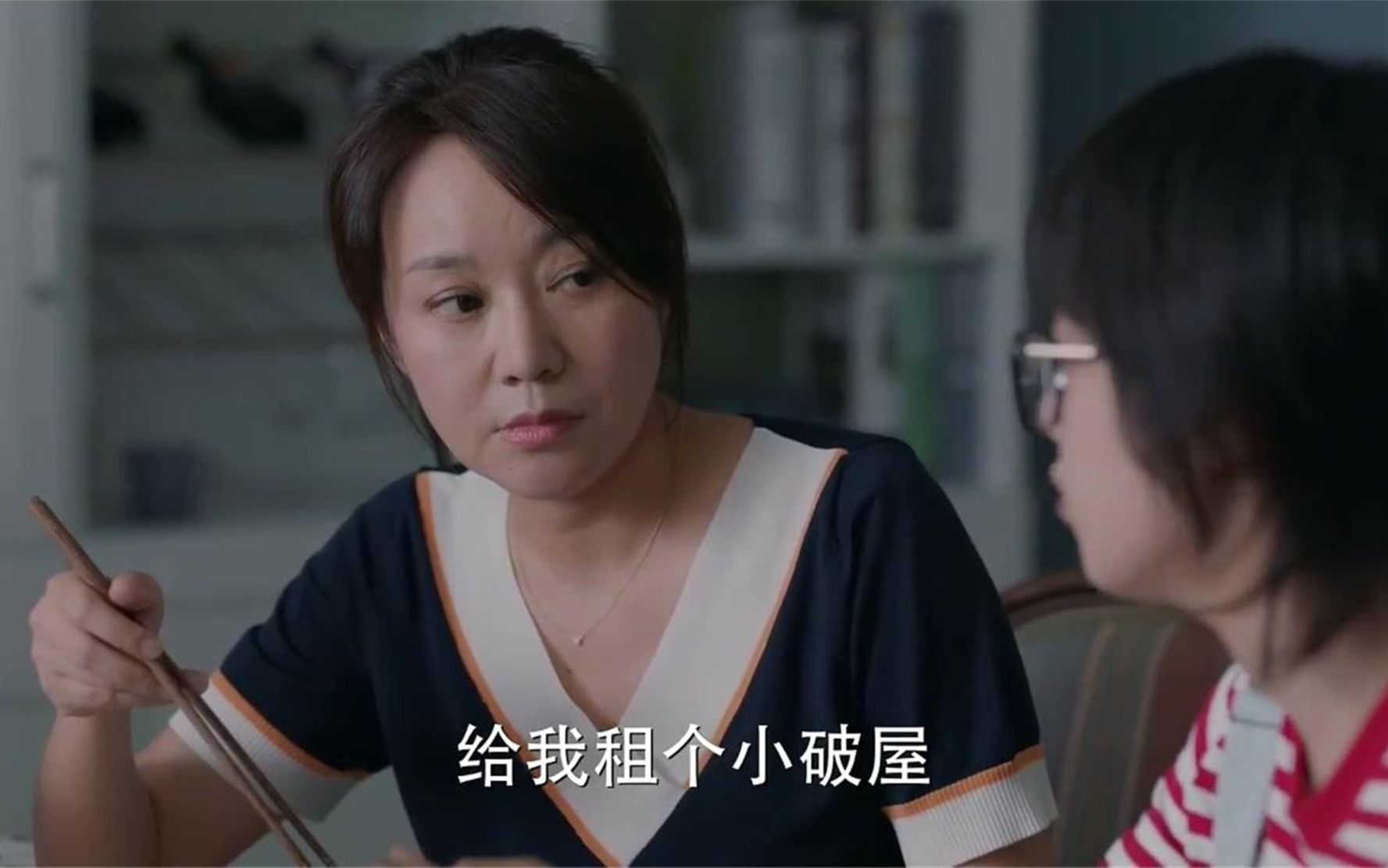 林妙妙刷卡出校门谁料老妈一看到消息赶紧开始做饭