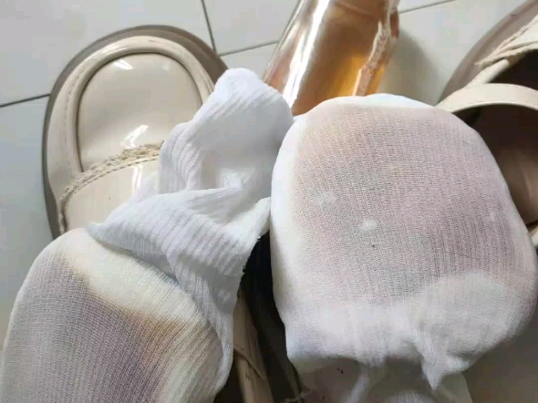 脚踩面包
