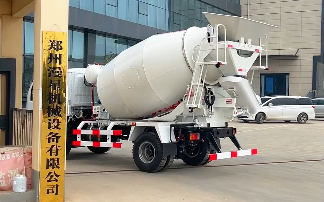 农村施工方便 #4方小型水泥罐车 #商混搅拌罐车 #混凝土搅拌罐车厂家