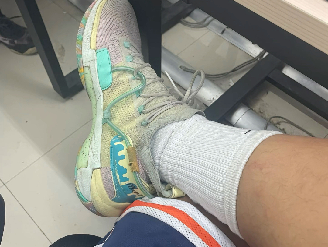 打完篮球的白袜湿漉漉的 不要了