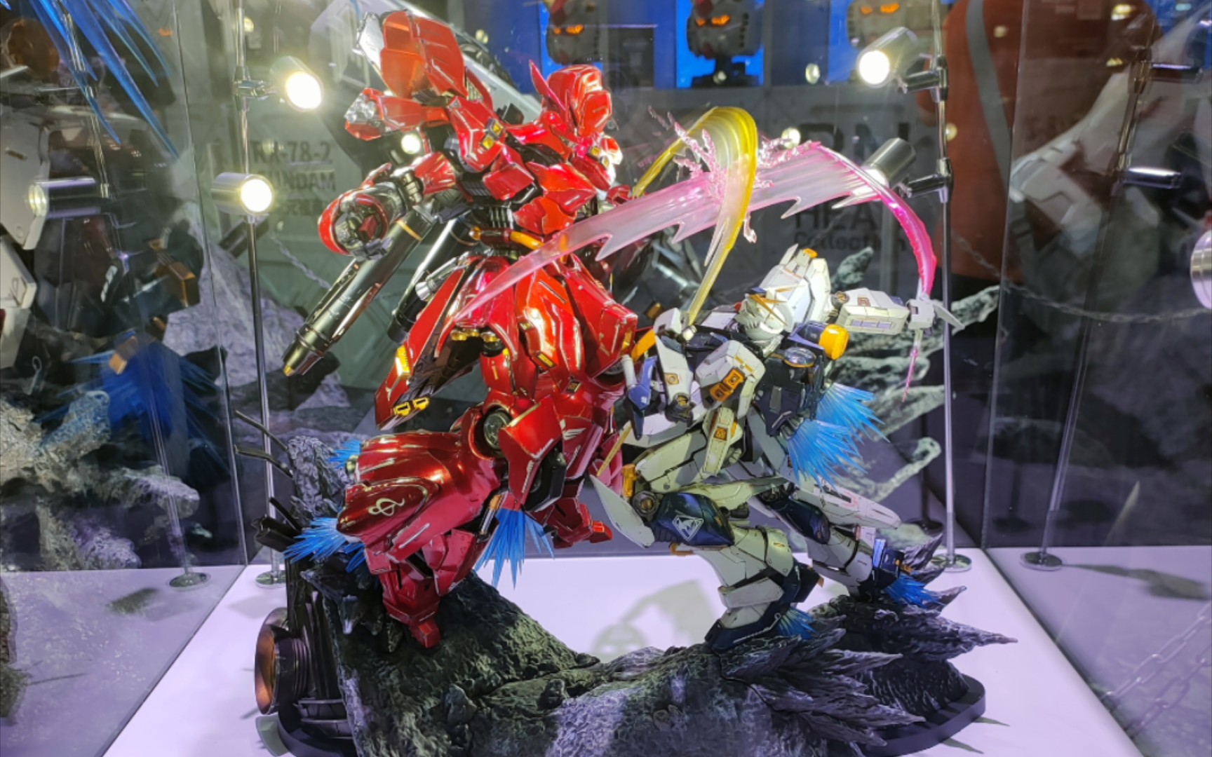 [2899元人民币]万代南梦宫潮玩 逆袭的夏亚 牛高达vs 沙扎比 对决雕像