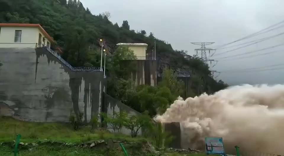 山西暴雨,祁县子洪水库实拍哔哩哔哩bilibili