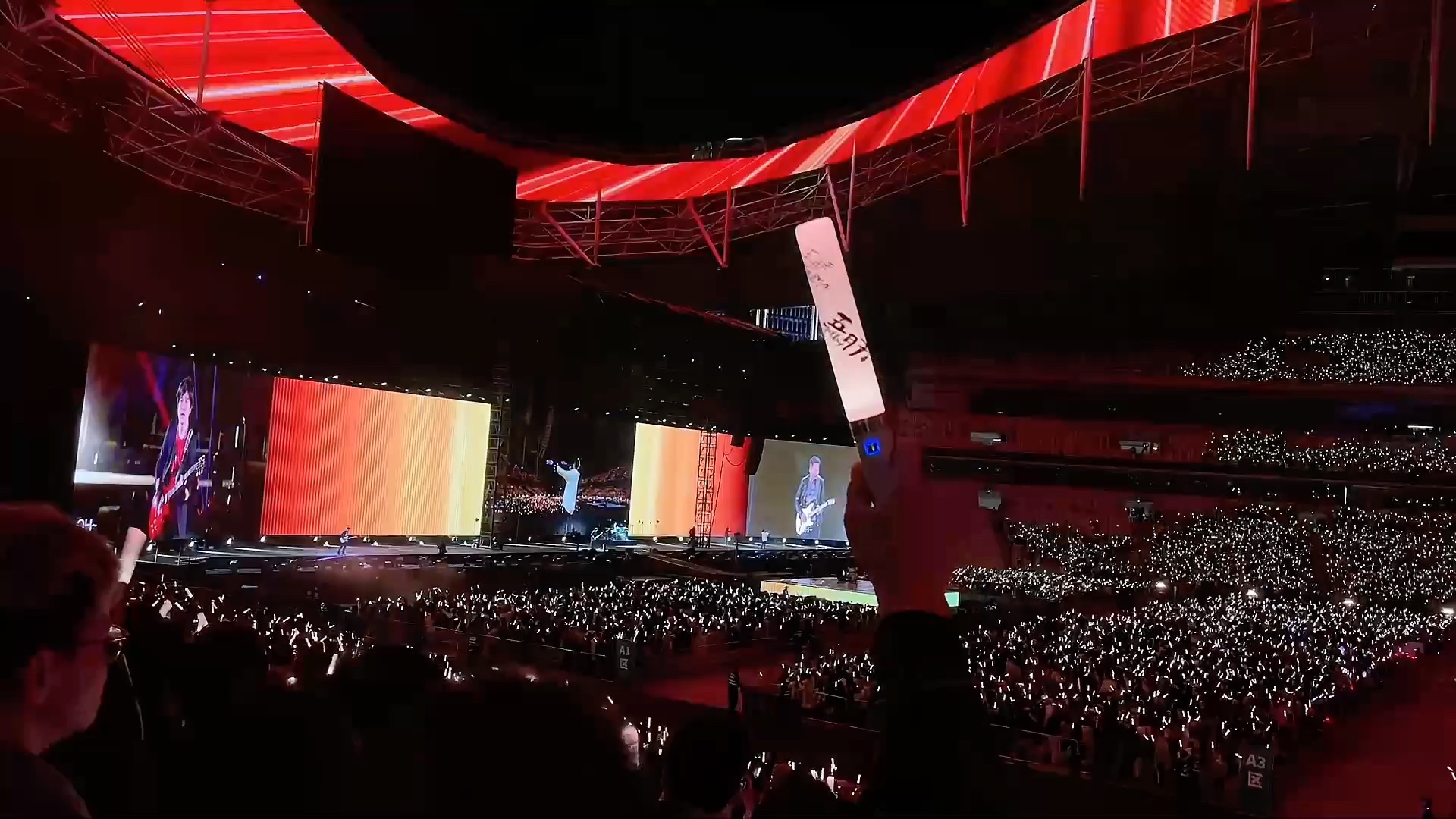 五月天的快乐现场:伤心的人别听慢歌!荧光棒甩起来!