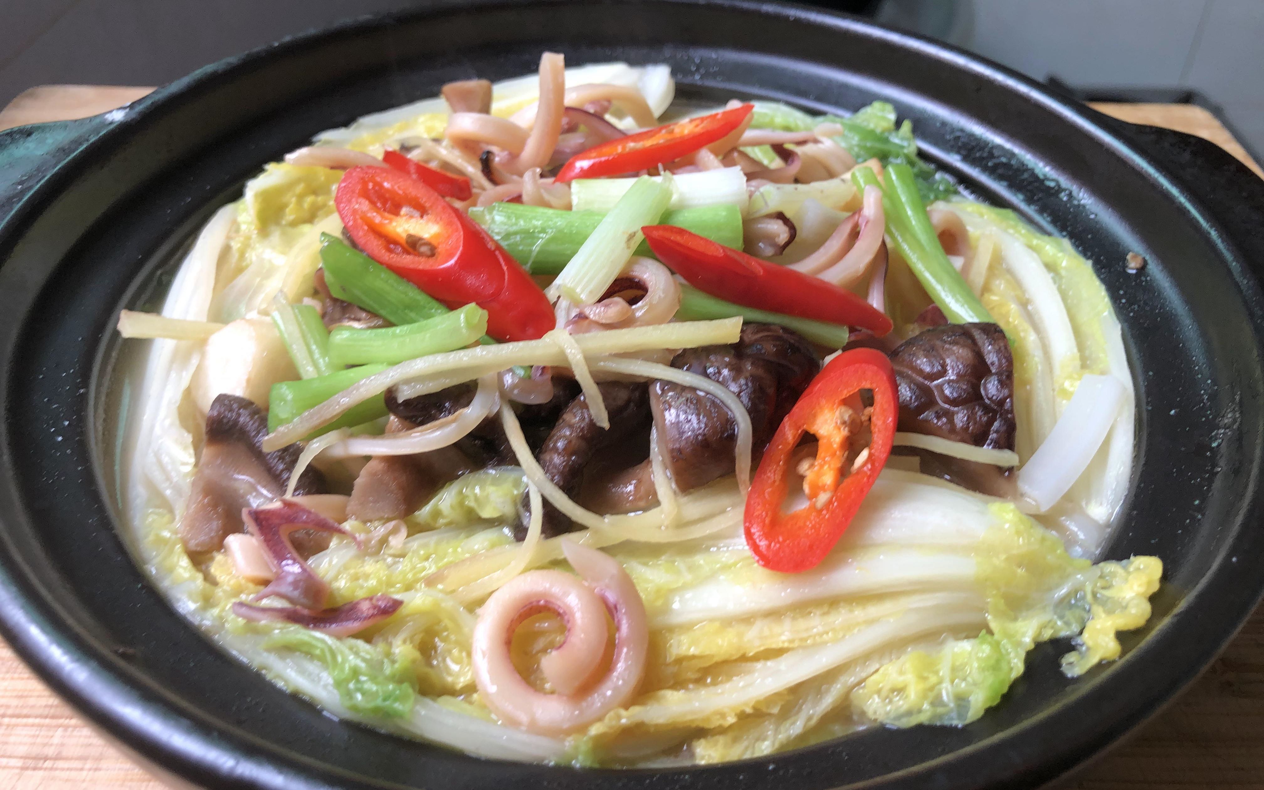 清淡家常菜干鱿鱼白菜煲海边人的经典家常菜鲜香美味