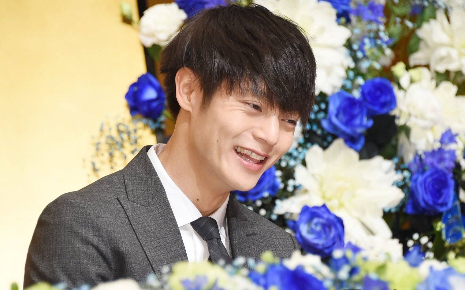 洼田正孝少年回头望笑我还不快跟上