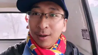 三面环海的爱丁堡是我最喜欢的英国城市之一这里不仅可以俯瞰 大海湾和高山上的古城堡遥相呼应这山的对面便是英女王每年夏天来避暑的荷里路德宫和苏格兰国会传说中的亚瑟王座 哔哩哔哩 Bilibili