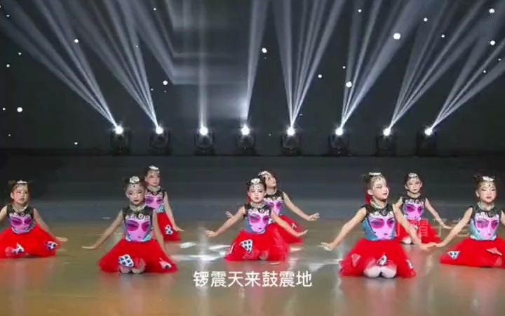 [图]《中华小戏迷》幼儿六一舞蹈，新年看大戏，锣震天来鼓震地，姥姥门前看大戏 元旦舞蹈 开场舞 少儿春晚 幼儿舞蹈 儿童舞蹈