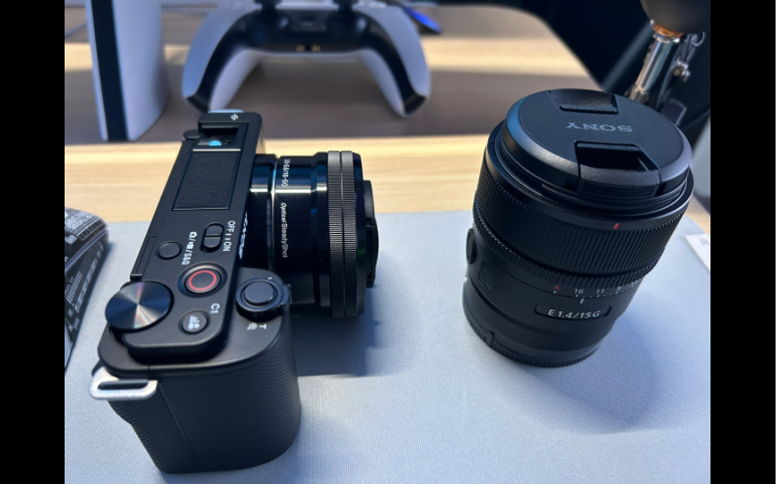 sony zv- e10 selp1650 vs sel15f14g