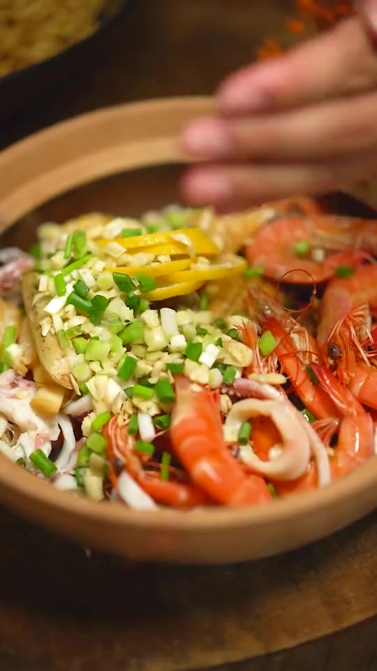 闲不住的阿俊# #我的美食日记# #不可辜负的美食# 和老爸做鲍鱼毒决