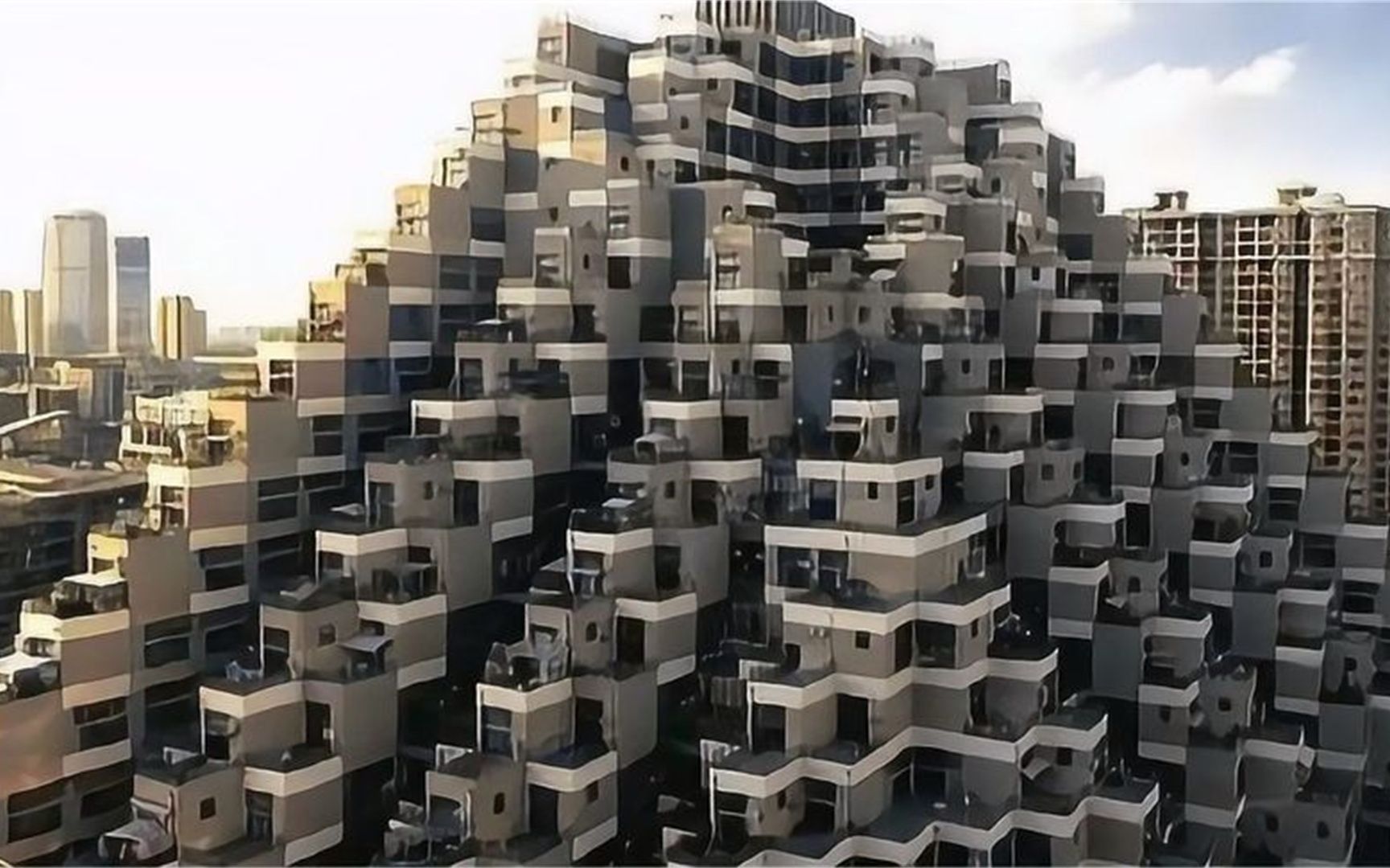 中国的"金字塔"大楼走红,串门都不用走楼梯,吸引大量游客参观