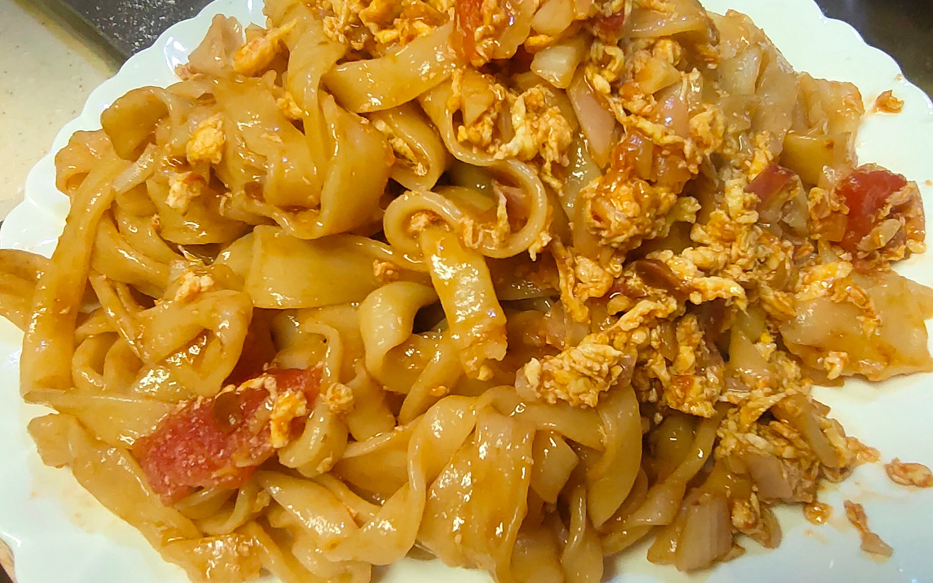 山西老祁做炒拉条,满满的鸡蛋西红柿,面条香滑不腻吃起来真过瘾