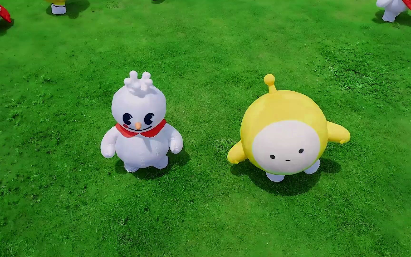 拍手比心热舞不停,雪王蛋仔乐舞团华丽降临现实世界!