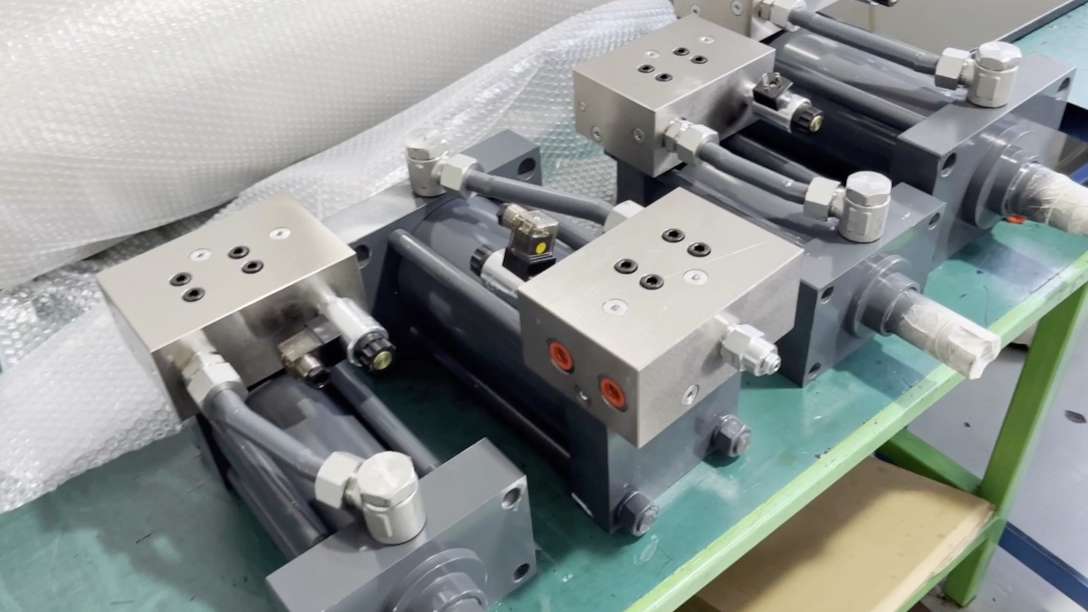 这种油缸上装的保压电磁换向一体阀30年老师傅都没见过油缸液压缸