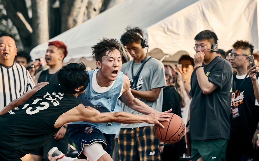 街球史上最燃的抗日篮球!白晶是如何暴打日本街球王的?