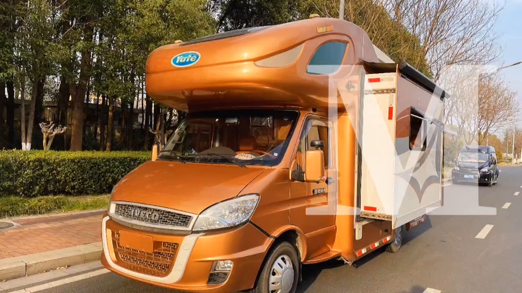 【房车小王】土豪金喜欢吗?上街回头率百分百的那种!