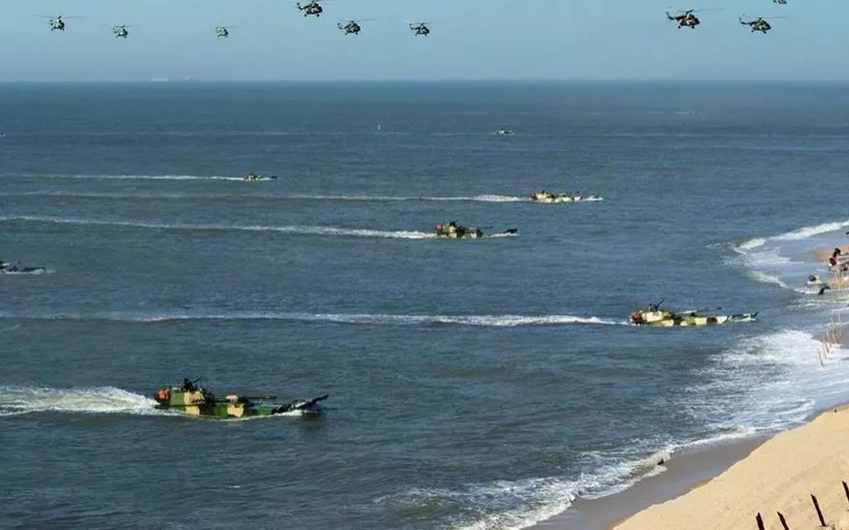 解放軍在東南舉行登島演練,大批新武器得到檢驗,已走在世界前列_嗶哩