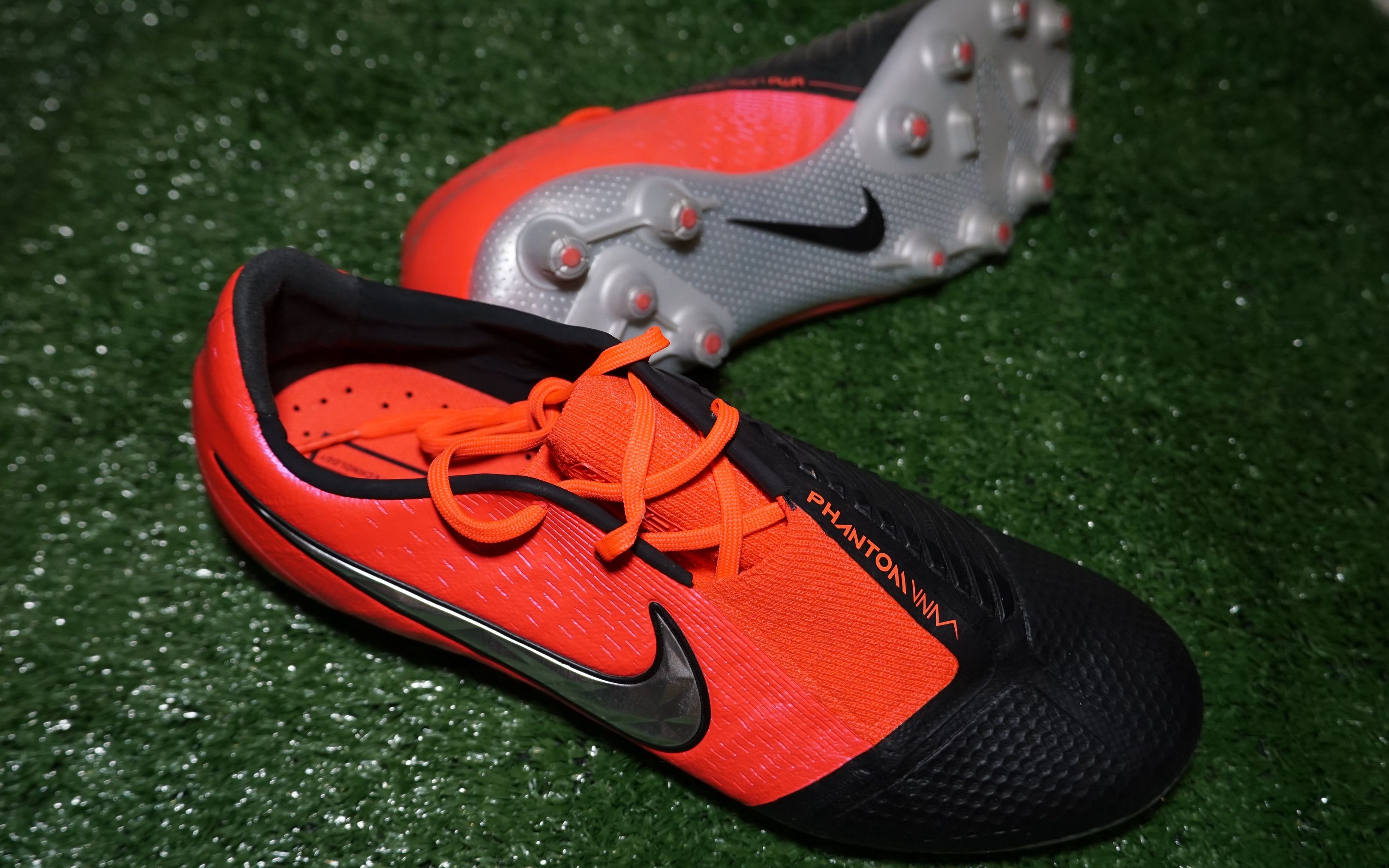 归来的摩擦条nike给前锋们设计的足球鞋是什么样的毒液顶级hg简单评测