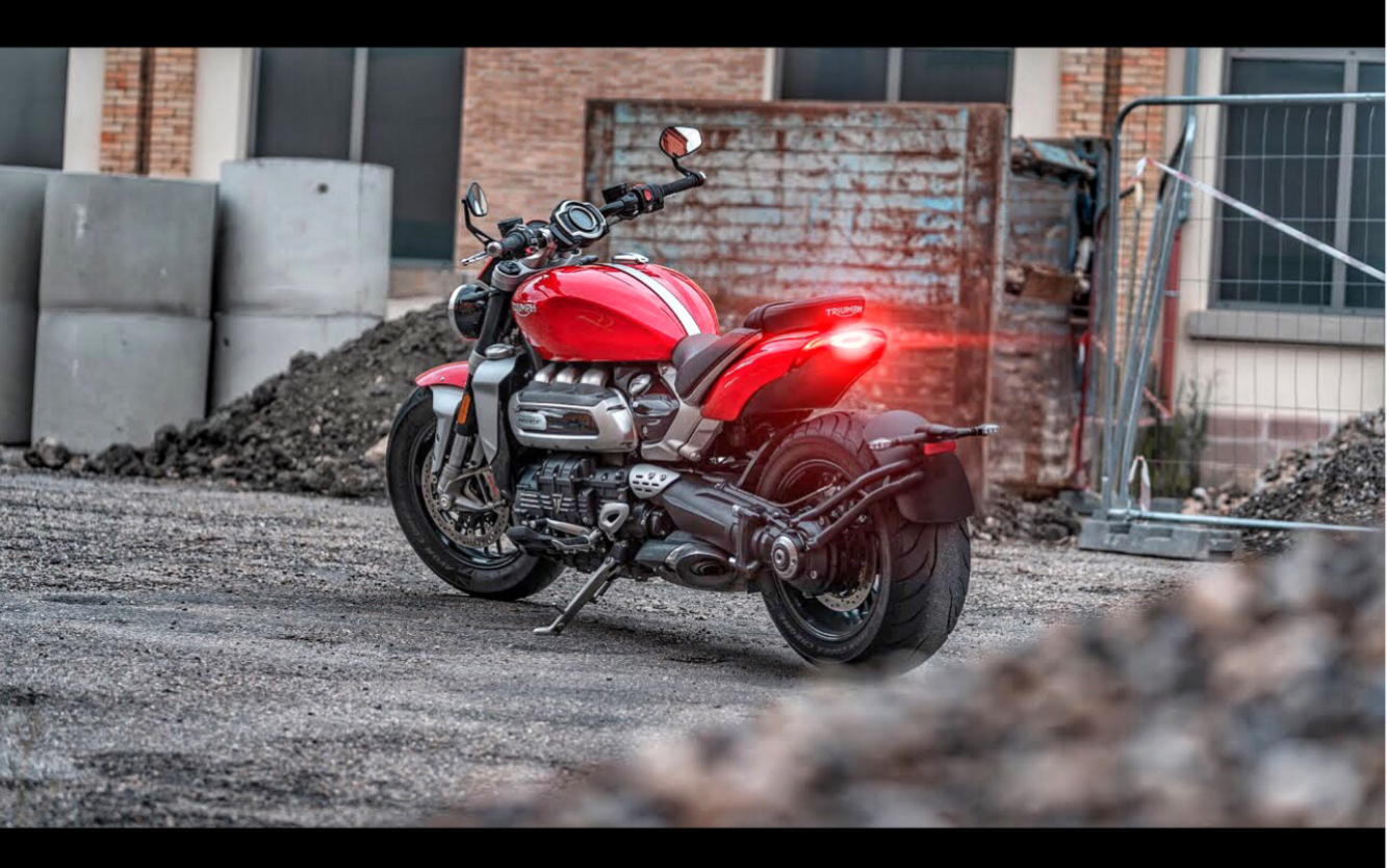 凯旋rocket3r凯旋triumph火箭rocket3r试驾体验及加速测试生肉